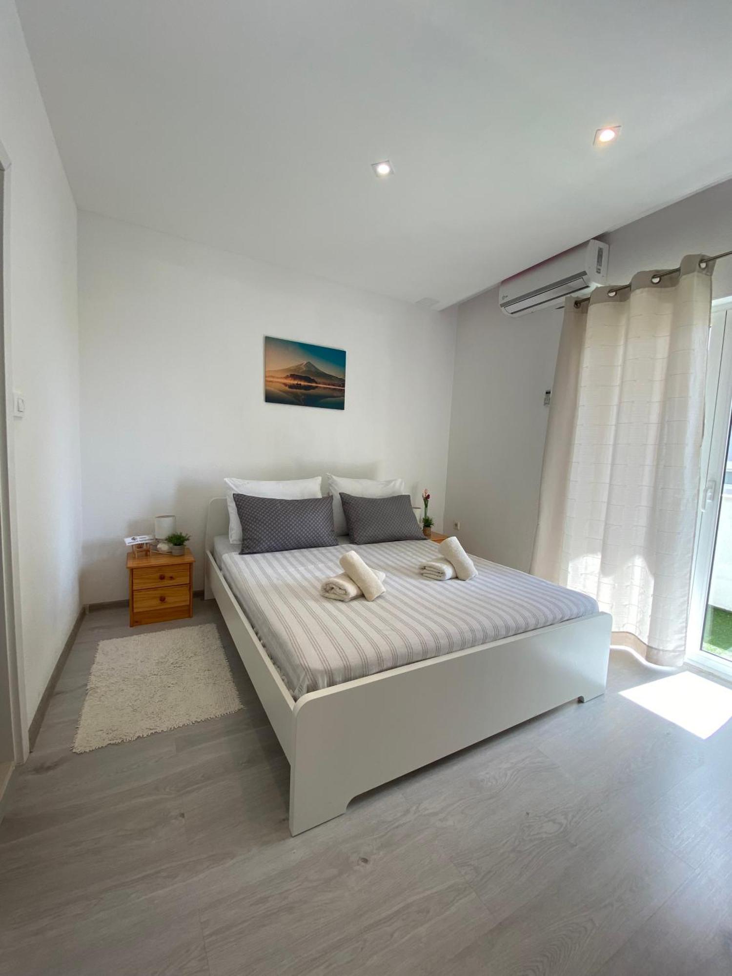 Apartments Sun & Sea Dugi Rat Exterior foto